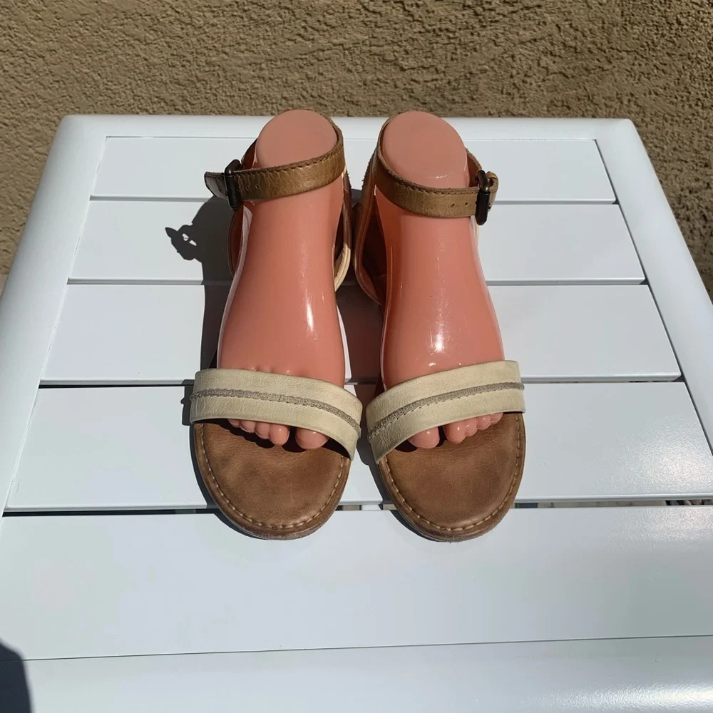 Frye brown and cream leather strap sandals size 9M - Picture 2 of 15